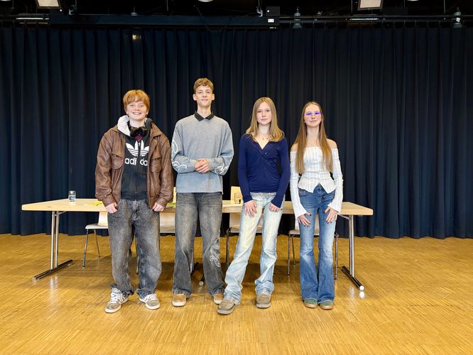 Teilnehmerinnen und Teilnehmer des Debattierwettbewerbs am Rotteck-Gymnasium