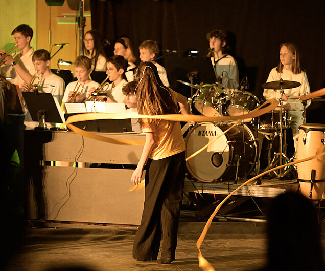 Die Schulband des Rotteck-Gymnasiums bei einem Auftritt
