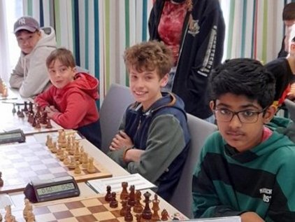 Schüler bei einem Schachturnier