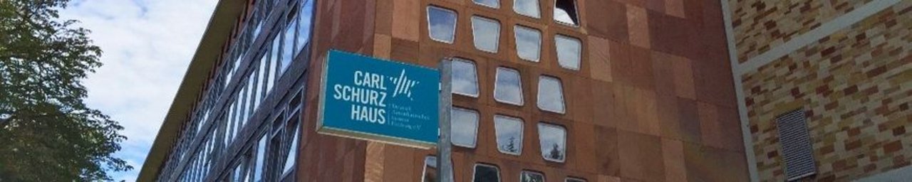 Außenansicht des Carl-Schurz-Hauses in Freiburg