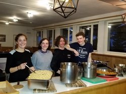 Vier SchülermentorInnen