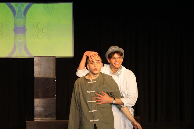 Schüler spielen Theater