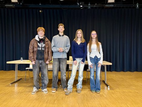 Teilnehmerinnen und Teilnehmer des Debattierwettbewerbs am Rotteck-Gymnasium